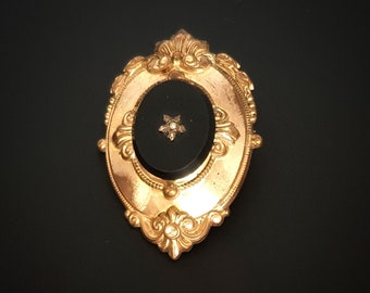Antique Biedermeier Schaumgold Brooch with Black Onyx and Seed Pearl. Germany 1830-1840s