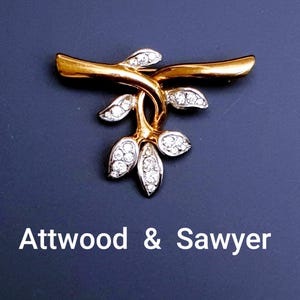 Attwood and Sawyer Vintage Ast mit Blätter Brosche. Gold überzogen mit Kristall Rhinestones. Signiert A&S