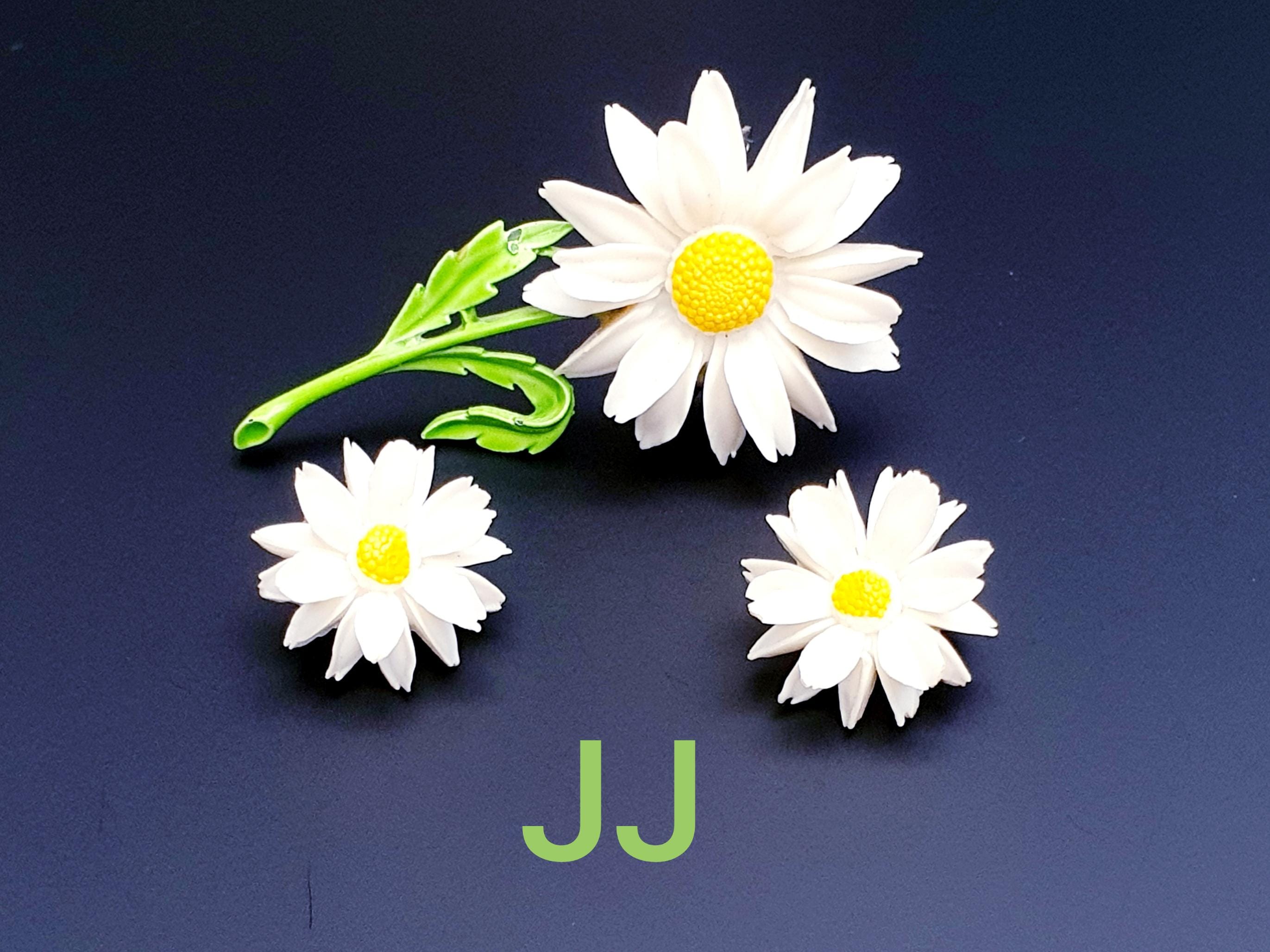 Broche J.J Argentée - Occasion - Bijou Fantaisie - Parfait Pour Accessoiriser Une Tenue