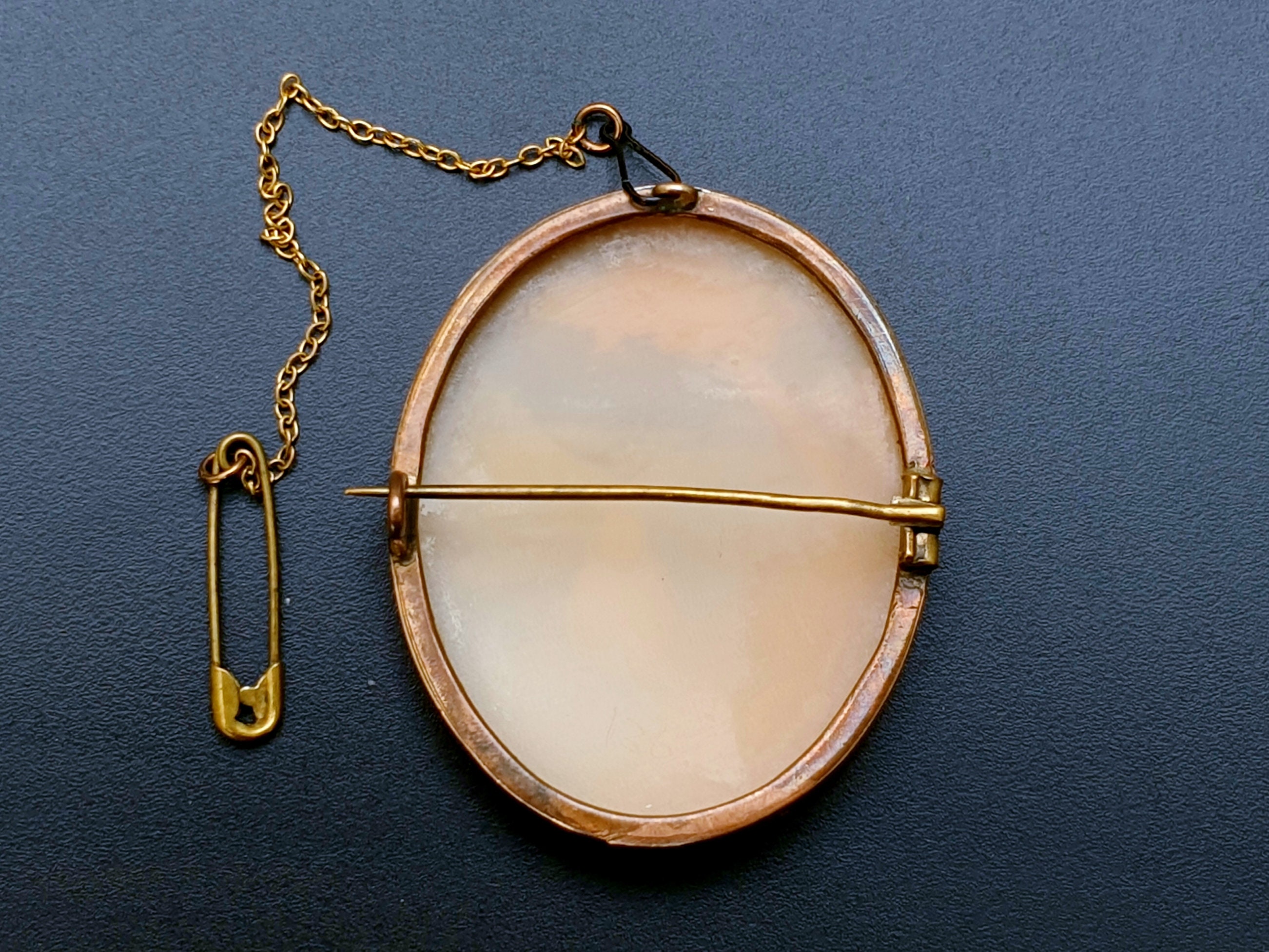 Camée Vintage En Coquillage Avec Scène à Sertir - Bijou Ancien Occasion (avec Un éclat)