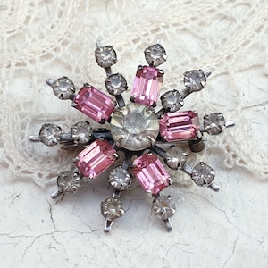 Art Deco Vintage Brooch with Pink Baguette and Clear Round Rhinestones. 