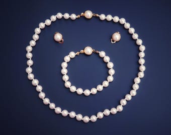 Vackert vintage set med chokerhalsband, armband och örhängen i kristallpärla. Smyckeset för bröllop.