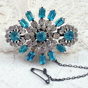 Art Deco Vintage Brooch with Turquoise Baguette and Clear Round Rhinestones. 
