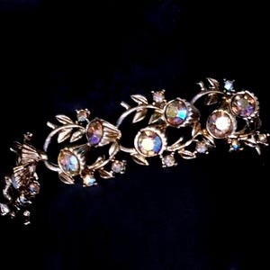 Beautiful Vintage Floral Links Bracelet in Pale Gold tone with AB Rhinestones.  Coro Style.