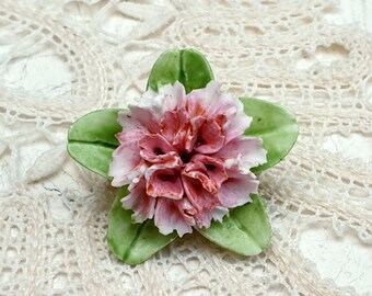 Broche bouquet de fleurs vintage en porcelaine fine. Fabriqué en Angleterre. Fabriqué à la main, peint à la main.