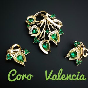 Coro &quot;Valencia&quot; 1955  Adolph Katz Rare Vintage Demi Parure.  Brooch Clip-on Earrings Set, Green Rhinestones. Unsigned.