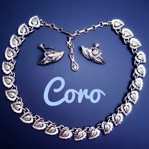 Coro Vintage Demi Parure. Leaf Shaped Links Choker Necklace and Matching Screw-on Earrings. Rhodium plated. Full Signed.