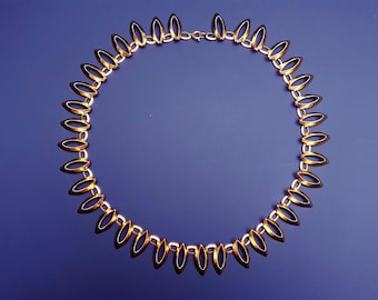 Elegant Vintage Minimalist Gold tone Choker Necklace with Unusual Drop Shaped Links. Signed.