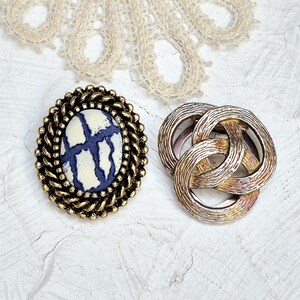 Two Vintage Scarf Clips. Silk Painting, Abstract. Lot of Two Scarf Holders. Vintage Jewelry Lot.
