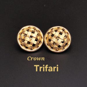 Pendientes de clip vintage de los años 60 con diseño de círculo trenzado de CROWN TRIFARI en trifanium chapado en oro.