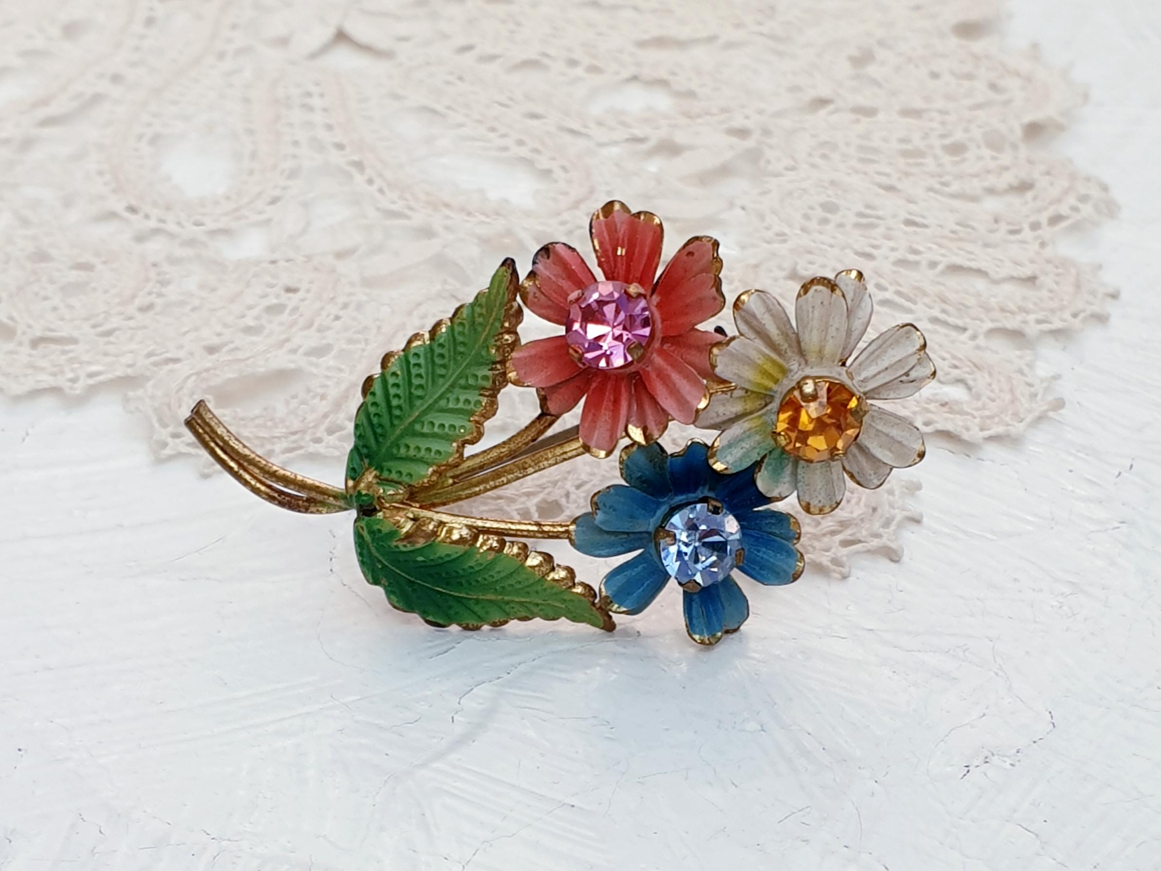 Ancienne petite Broche Plaqué Or Décor Emaillé de Fleurs