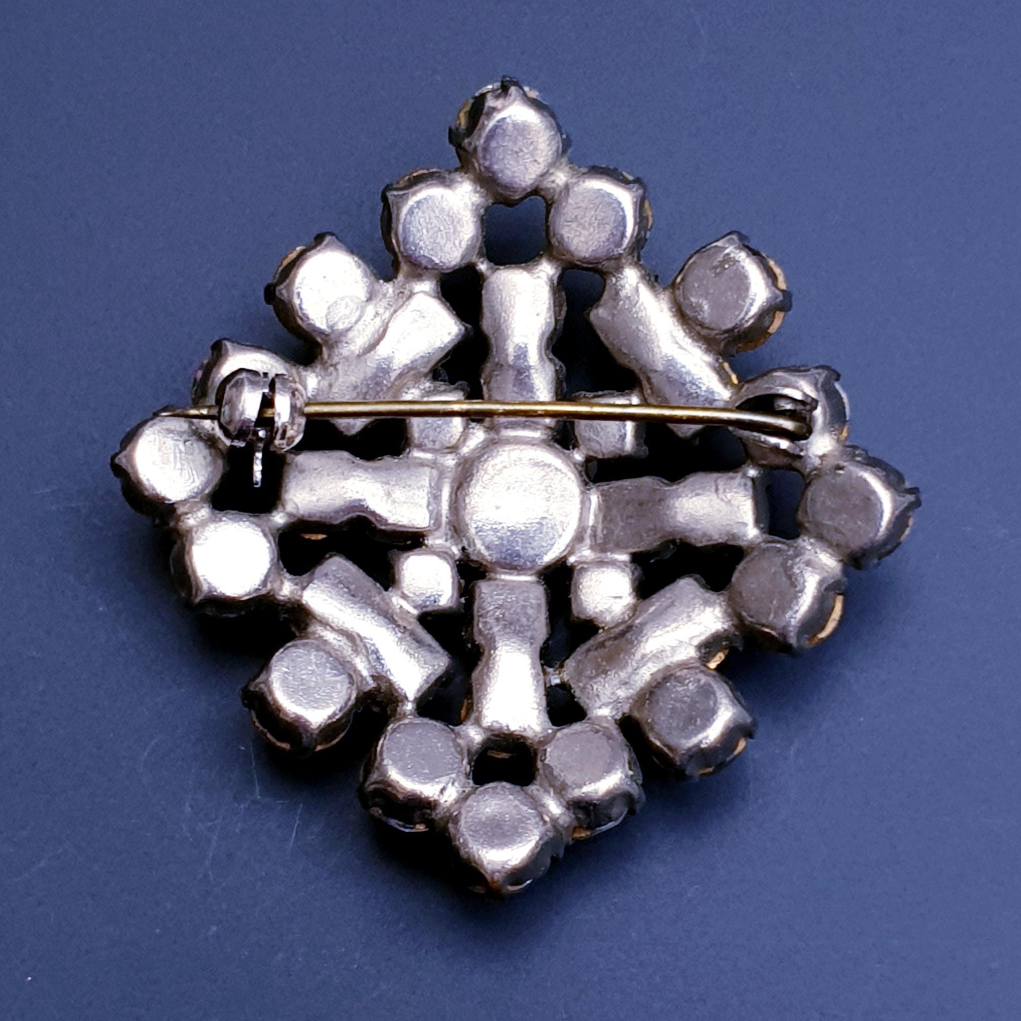Broche Vintage Losange Allongé Art Déco - Strass Rouge Et émail, Années 40-50, Occasion