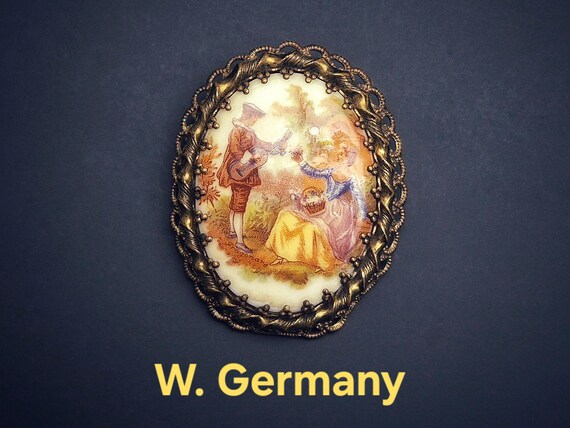 Broche Ancienne En Métal - Scène Galante Française - Bijou Vintage - Occasion
