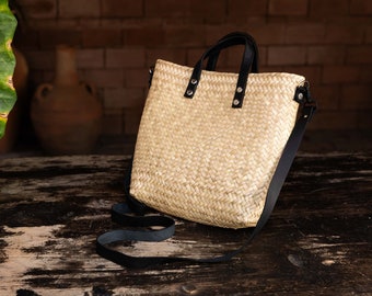 Formal style palm bag with leather handle, with detachable handles.