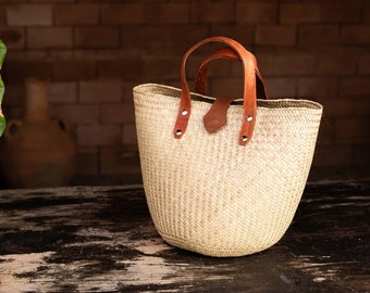 palm bag in natural color with brown leather handle