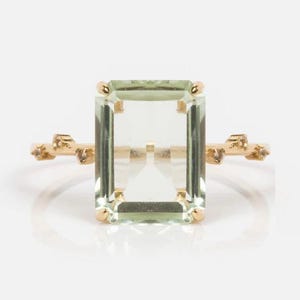 Smaragdslipad grön ametistring: Statementring i sterlingsilver med daggdroppar