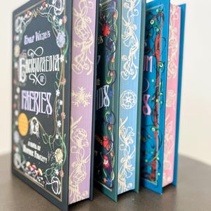 Emily Wilde-Serie von Heather Fawcett, Sonderausgabe: Enzyklopädie der Feen, Karte der Andersländer, Kompendium