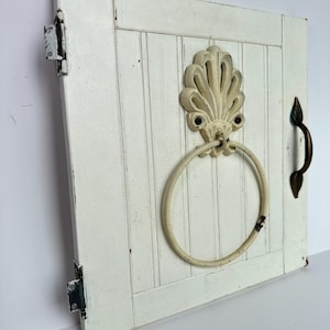 Painel de decoração de parede vintage feito à mão com anel de toalha – decoração de madeira Shabby Chic única