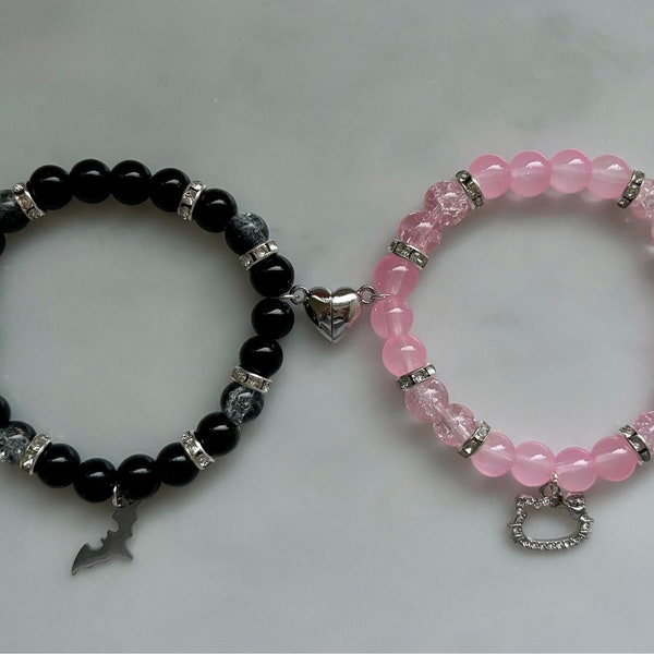 Braccialetti coordinati Bat Supereroe e Hello Kitty con magnete a forma di cuore