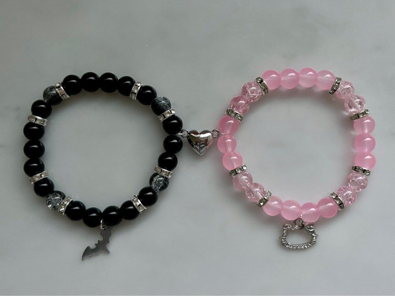 Bat Superhéroe y Hello Kitty Pulseras a juego con imán de corazón Both with magnet