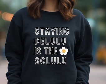 Regalo de sudadera Delulu para adolescente, divertida camiseta de Tik Tok que manifiesta la cultura pop, sudadera K-Pop, quedarse en Delulu es la solución