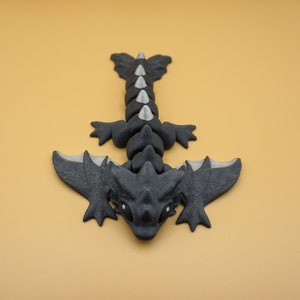 grauer Wyvern Erwachsen oder Baby Iron Spikes & Teeth, Silk Wings Bild 7