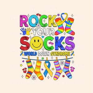 Peut inclure: Graphique coloré avec le texte « ROCK YOUR SOCKS WORLD DOWN SYNDROME ». Le design comprend des chaussettes arc-en-ciel, un smiley et un ruban bleu et jaune. L'image est ornée d'étoiles, de cœurs et de fleurs.