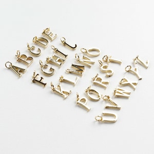 Dijes de letras doradas, colgante de letra chapado en oro de 18 quilates, dije inicial para pulsera o collar, para hacer joyas DIY.