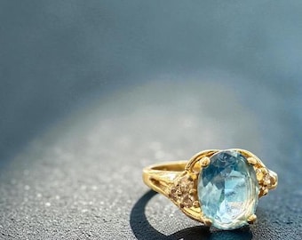 Vintage 14K Yellow Gold Blue Topaz & Diamond Ring