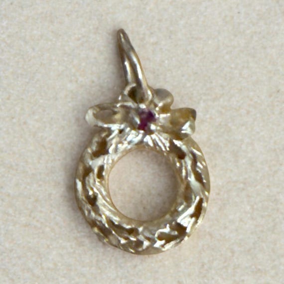 Vintage Estate 14Kt Yellow Gold Christmas Wreath Charm with Ruby Accent