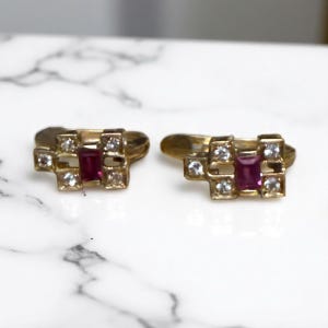 Vintage Estate 14 kt geelgouden Huggie-oorbellen met robijn en diamanten, delicate retrostijl.  Geboortesteen juli.  Perfect cadeau voor verjaardag