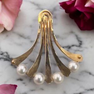 Vintage 3.3mm cultured pearl fan like pendant 14kt yellow gold
