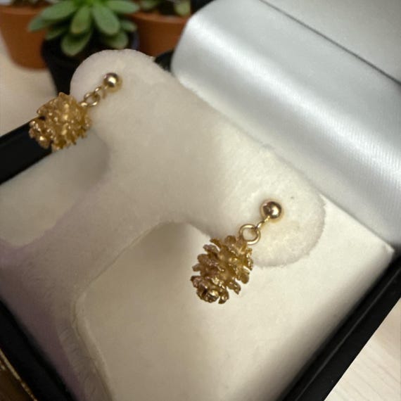 Vintage 14K Gold Acorn Drop Earrings: Nature-Inspired Jewelry