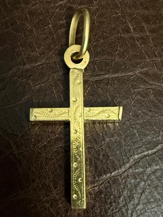 Vintage 18kt Yellow Gold Engraved Cross Pendant: Religious Charm