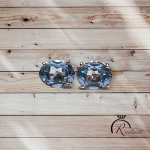 Vintage 14kt yellow gold blue topaz  stud earrings