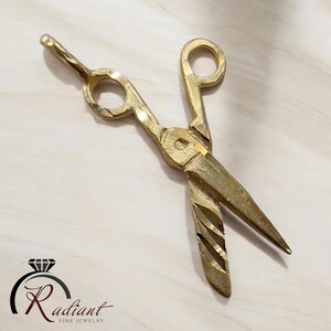 Vintage 14kt yellow gold scissors charm pendant for hair dressers barbers.  With diamond cut accents.  Can be worn on necklace or bracelet