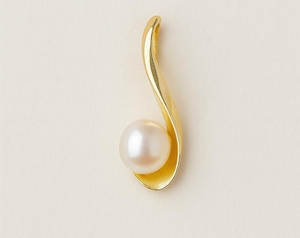 Vintage 14K Yellow Gold Pearl Pendant: Elegant Estate Jewelry