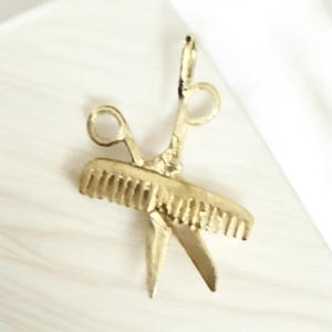 Vintage estate  14kt yellow gold scissors & comb charm pendant for hair dressers barbers.  Can be worn on necklace or bracelet.