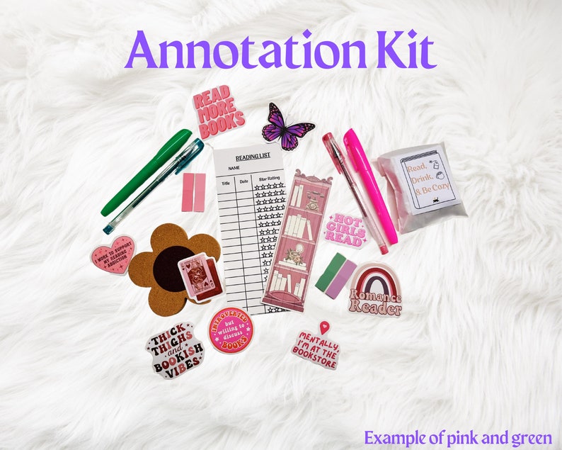 Op de afbeelding: Een roze en groene leesset met stickers, pennen en een leeslijst. De stickers bevatten zinnen als "Lees meer boeken", "Hot Girls Read" en "Romance Reader".