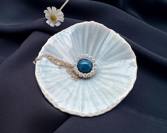 Ring dish, Flower ring holder, Ceramic jewelry dish, Ring holder, Trinket dish, Jewelry holder, Jewelry storage, Ring dish, Floral dish