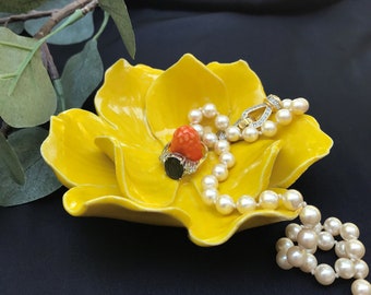 Jewelry holder,Flower ring holder, Ceramic jewelry dish, Ring holder, Magnolia ring dish, Magnolia, Ring dish, Engagement ring holder,