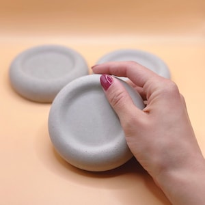 Round Concrete Tray Jewellery Handmade Plate Decorative Tray Gift for Her Cement Dish Round Tray Small Soap Dish