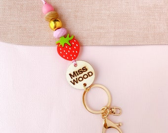 Personalisiertes Lehrer-Lanyard mit Erdbeeranhänger, individuelles Namensschild aus Holz, Perlengeschenk für Lehrer
