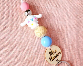 Niedliches, von Cinnamoroll, einem weißen Hund, inspiriertes personalisiertes Namens-Lanyard für Lehrer, Schul-Lanyard mit individuellem Namen