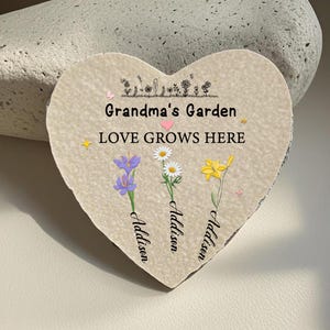 Personalized Garden Stone with Grandkids&#39; Name and Birth Flowers,Mother&#39;s Day Gift for Grandma,Custom Garden Decor,Personalized Birth Flower
