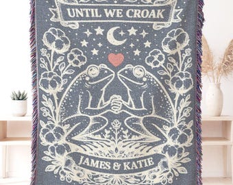 Manta tejida con diseño de pareja de ranas, tapiz personalizado, regalo de aniversario, tapiz con nombre personalizado, manta tejida de algodón estilo cottagecore, regalo de boda