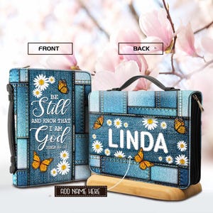 Wees stil en weet dat Ik God ben Bijbelhoes, gepersonaliseerde leren Bijbelhoes met naam, Psalm 46:10, christelijk Moederdagcadeau, Bijbeltas met bloemenmotief