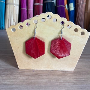 Boucle d&#39;oreilles en marqueterie de paille rouge motif éventail, fait main, idée cadeau, cadeau fête des mères, anniversaire
