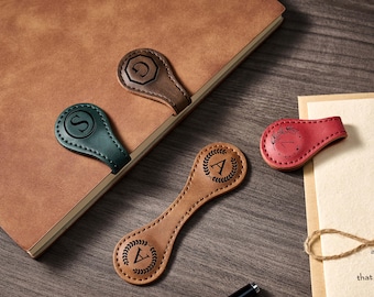 Marcapáginas magnético de cuero personalizado, iniciales grabadas