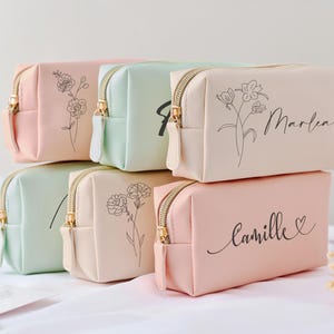 Trousse à maquillage gravée de fleurs pour le mois de naissance, trousse à cosmétiques en cuir personnalisée, cadeau de demoiselle d'honneur personnalisé, cadeau de fête de mariage